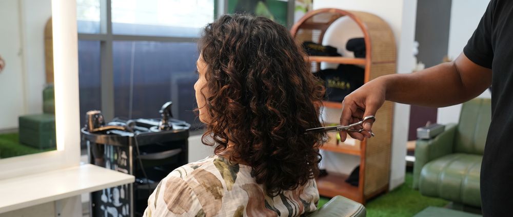 Curls being shaped